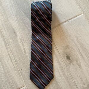Preowned Perry Ellis necktie excellent condition